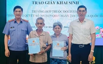 Người đàn ông 66 tuổi được cấp lại giấy khai sinh sau nhiều năm thất lạc
