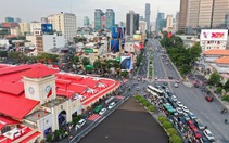 Người dân, du khách thích thú check-in, ngắm nhìn ‘áo mới’ chợ Bến Thành