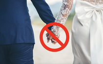 Cô gái trả nợ bằng một... đám cưới