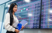 Chứng khoán ì ạch, có nên nhập cuộc 'cơn sốt' bạc?