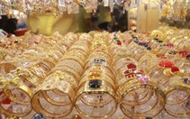 Giá vàng ‘giằng co’ quanh ngưỡng 5.000 USD/ounce, giá bạc giảm mạnh