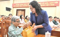 Phó chủ tịch nước Võ Thị Ánh Xuân thăm, tặng quà gia đình chính sách, công nhân lao động ở An Giang