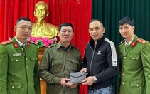 Nhặt được ví tiền, cán bộ an ninh trật tự ở cơ sở trả lại người mất