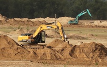 Đấu giá đất cát bồi lấp trên đồng ruộng, hỗ trợ dân bị ảnh hưởng năng suất
