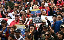 Hàng ngàn người xuống đường ở Venezuela yêu cầu Mỹ thả ông Maduro