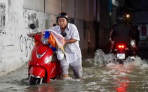Mưa ngớt, nước trên đường Phan Huy Ích lại tiếp tục dâng lên