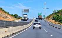 Sóng điện thoại chập chờn trên cao tốc Vạn Ninh - Cam Lộ, có khi mất cả tiếng để gọi hỗ trợ
