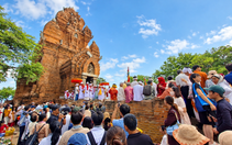 Khai hội Katê 2026, tháp Chăm rộn ràng người trẩy hội