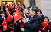 Chủ tịch Quốc hội Trần Thanh Mẫn gặp gỡ cộng đồng người Việt tại Trung Quốc