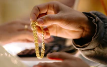 Giá vàng hôm nay 12-10: Vượt 4.200 USD, vàng sẽ tăng tiếp tuần mới?