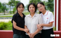 'Rất thương khi con hỏi mẹ đủ tiền nuôi con học không, cám ơn đã giúp tôi thêm'