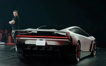 Tesla biến Roadster thành xe điện 'biết bay' nhờ công nghệ tên lửa?