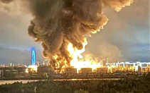 Ukraine tập kích quy mô lớn vào cảng dầu, trung tâm dữ liệu của Saint Petersburg