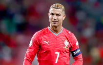 Báo chí Anh châm biếm án phạt 'vô nghĩa' dành cho Ronaldo