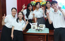 Sinh viên trường y ở Huế khởi nghiệp từ tất gel thảo dược