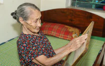 Mẹ già 96 tuổi hy vọng xác định nơi yên nghỉ của con từ tấm bia liệt sĩ tìm thấy ở Lào