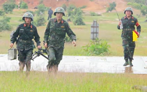 Bộ đội diễn tập tiến công, phòng ngự, bắn đạn thật tại Đà Nẵng