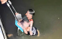 Cô gái bất ngờ nhảy xuống rạch, cảnh sát đang tuần tra kịp thời cứu sống