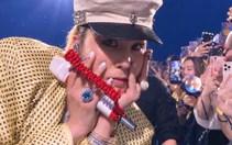 Concert BIGBANG Hà Nội: G-DRAGON đập guitar, TAEYANG hô 'Việt Nam vô địch'