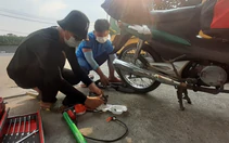 Làm thợ sửa xe sau 4 năm học đại học, có gì phải tiếc?
