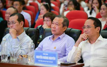 Nhà hảo tâm rơi nước mắt, tặng 50 triệu cho nữ SV 'mong nằm mơ biết mặt cha mẹ 1 lần'