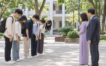 Chào hỏi ở trường học, cần thái độ tôn trọng thật sự chứ không phải một thủ tục bắt buộc?
