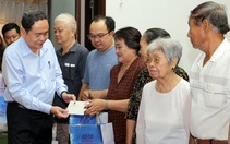 Chủ tịch Quốc hội, Bộ trưởng Bộ Nội vụ trao quà Tết tại Cần Thơ