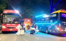 Xe giường nằm ngang nhiên vào trung tâm Huế đón, trả khách