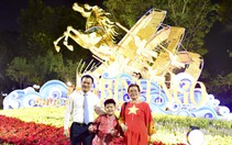 Khai mạc Hội hoa xuân TP.HCM, người dân ngắm bonsai, xem ngựa diễu hành