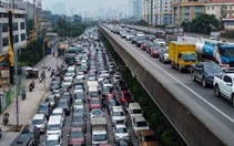 Người dân ùn ùn rời Hà Nội nghỉ Tết, các trục cửa ngõ kẹt cứng