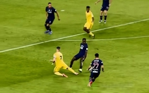 Những pha xử lý bóng lỗi hài hước của Ronaldo