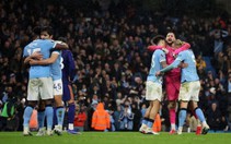 Đánh bại Newcastle, Man City chỉ còn kém Arsenal 2 điểm