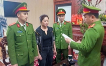 Bắt người giật chìa khóa, chửi bới, ép khách trả tiền gửi xe trái phép ở đền Bà Chúa