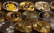 Đọc nhanh 25-2: Bitcoin 'trượt dài'; sếp một doanh nghiệp bị bắt vì làm giả tài liệu