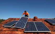 Úc giảm phát thải nhờ năng lượng tái tạo và chính sách ưu đãi xe điện