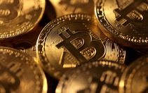 Bitcoin bất ngờ lao dốc xuống 63.000 USD, vài phút sau khi Mỹ và Israel tấn công Iran