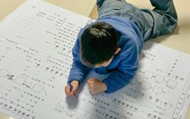 Choáng với tờ bài tập về nhà ‘to bằng cái mền’ của học sinh Trung Quốc