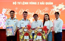 1.700 bộ báo Tuổi Trẻ Xuân đến với chiến sĩ hải quân