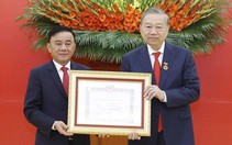Tổng Bí thư Tô Lâm nhận Huy hiệu 45 năm tuổi Đảng