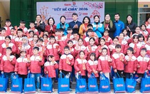 'Tết sẻ chia' trao hơn 1.000 phần quà cho học sinh Cao Bằng