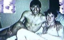 Hồ sơ Epstein lộ ảnh cầu thủ Messi và Aguero cởi trần nằm trên giường?