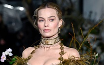 Thời trang cổ điển của Margot Robbie trong chuỗi sự kiện quảng bá Đồi gió hú