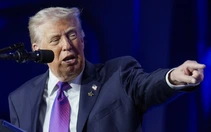 Ông Trump gây tranh cãi khi đăng video ghép mặt vợ chồng ông Obama vào loài khỉ