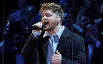 Alex Warren bỗng 'hot rần rần' vì sự cố hát lệch nhịp tại Grammy