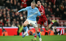 Haaland, Guardiola bức xúc vì VAR ‘giết cảm xúc’ trận Liverpool - Man City