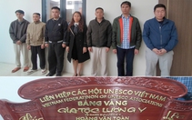 Nhóm 'thần y' dỏm thu lợi bất chính hàng trăm tỉ đồng; AFC có thiên vị Malaysia?