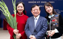 Kỷ niệm ngày cưới của Chiều Xuân đúng ngày bầu cử, cục trưởng Xuân Bắc dẫn vợ con đi bỏ phiếu