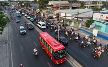 UBND TP.HCM yêu cầu kiểm tra giá vé xe, theo dõi việc cung ứng xăng dầu tại đại lý