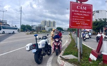 111 xe máy băng ngang đường sắt sai quy định trên đường Phạm Văn Đồng bị ghi hình 'phạt nguội'