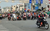 Chờ đèn đỏ 30 giây mà cứ nhích lên, bóp kèn inh ỏi, sao khó kiên nhẫn vậy?